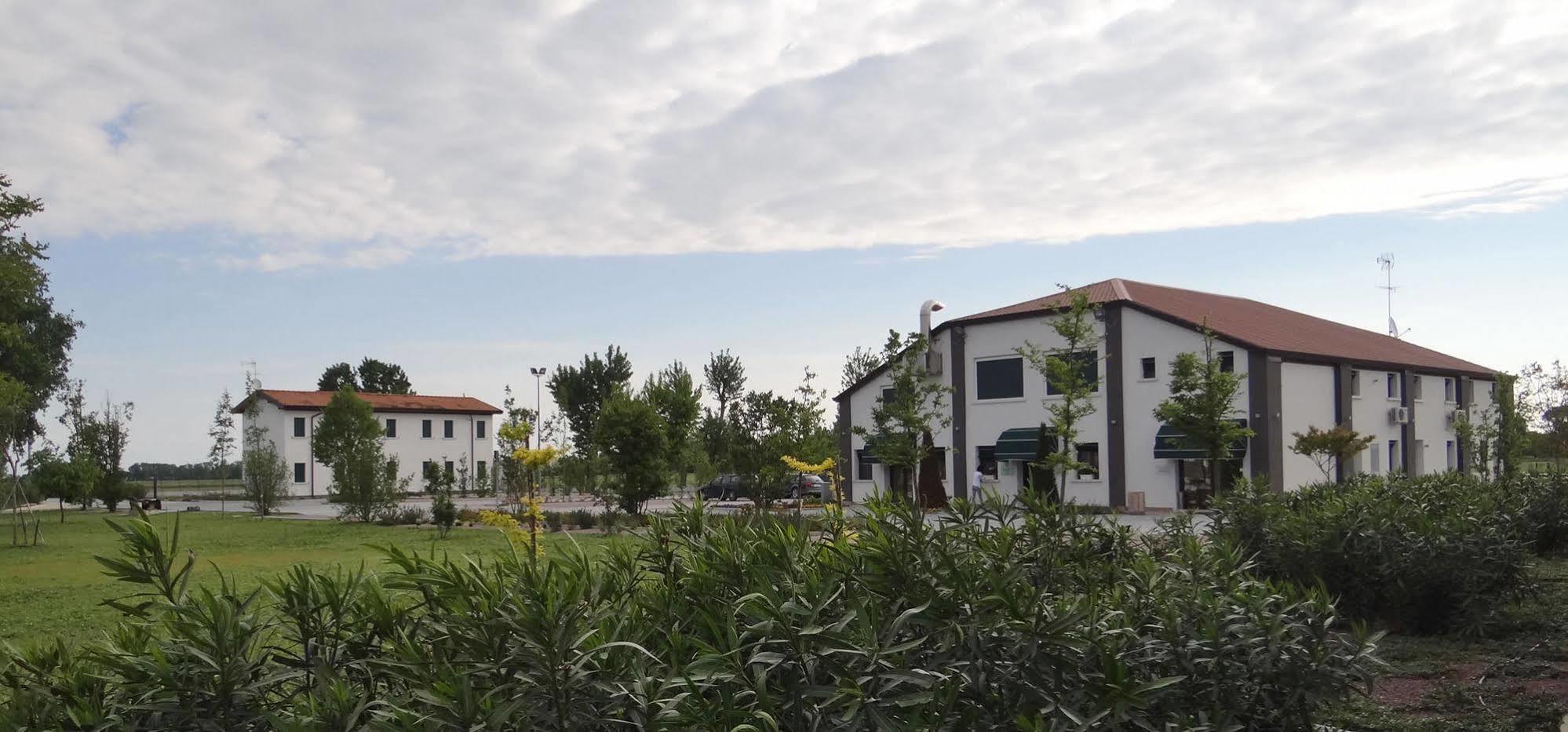 Hotel Oasi Bianca Pomposa Exterior foto